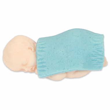 Figurine de bébé avec sa couverture bleue