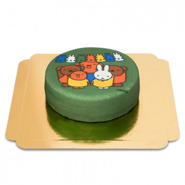 Miffy le lapin sur gâteau vert