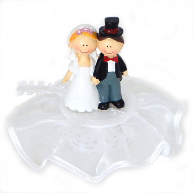 Figurine de mariés heureux