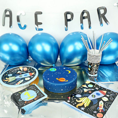Kit d'anniversaire de l'espace (gâteau inclus)