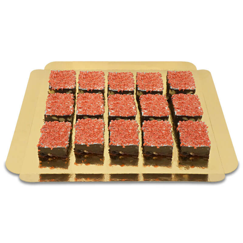 15 Brownies mit Erdbeercrisp-Deko