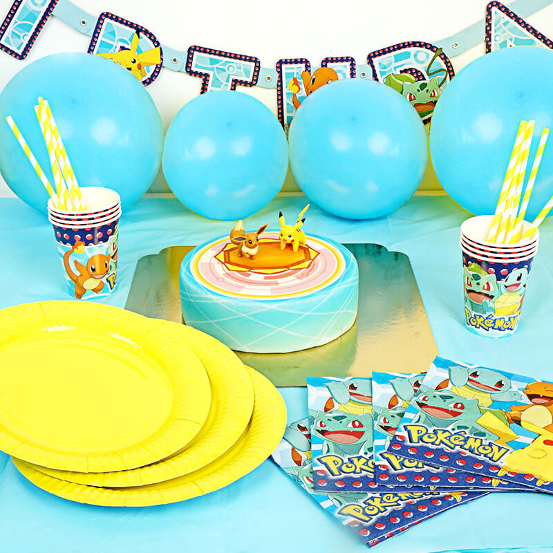 Kit de décorations Pokémon avec gâteau inclus